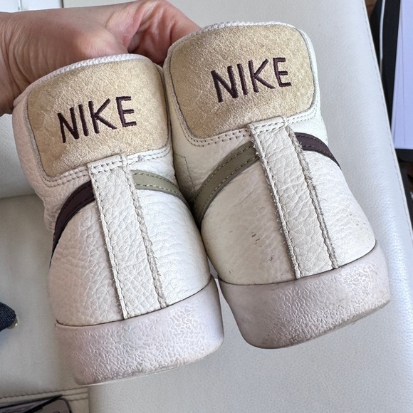 Nike High Neck Sneakers in sz. 8 - Picture 6 of 10